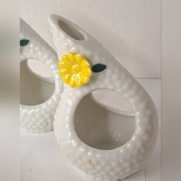 Two Vintage Japan Ceramic Vase/Napkin ring set. - Picture 7 of 7